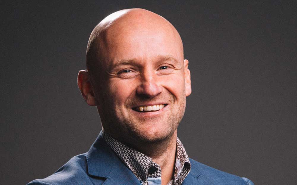 Mykel Kusters, Personato