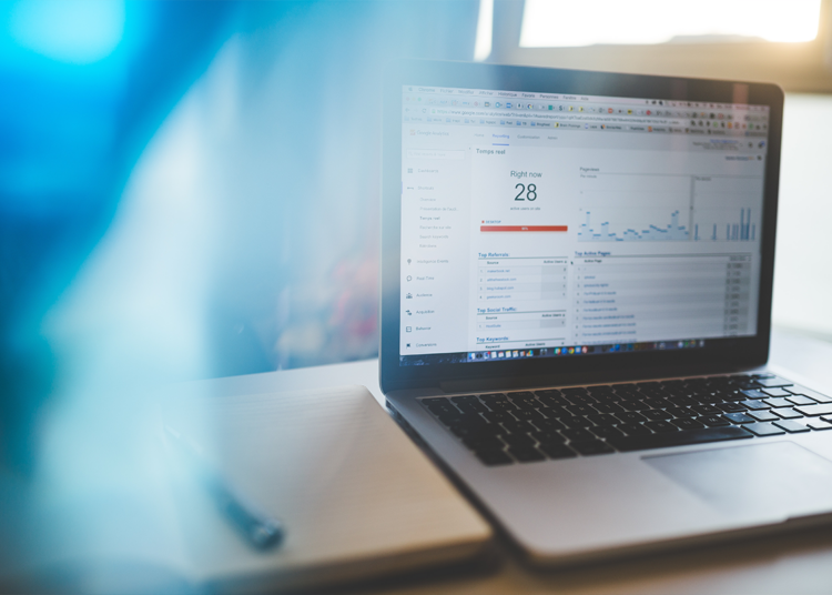 Recruitment analytics speelt een steeds belangrijkere rol voor recruiters en hr-managers. Met behulp van recruitment analytics kun je betere, datagedreven keuzes maken als het gaat om sourcing, selectie en hiring. In de 7-delige serie zetten we alles stap voor stap op een rij en leer je alles wat er is te leren over recruitment analytics. In deel I kijken we naar de basis: wat is recruitment analytics?