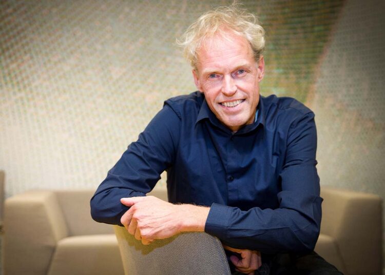 Reinout de Vries (VU) doet onderzoek naar geautomatiseerde video-interviews: "Levert een hele zak vol kenmerken op"