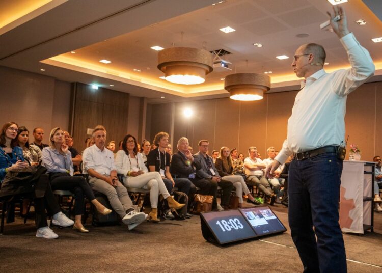 Samen met een collega naar Demo_Day: koop seminarticket en krijg er één gratis bij