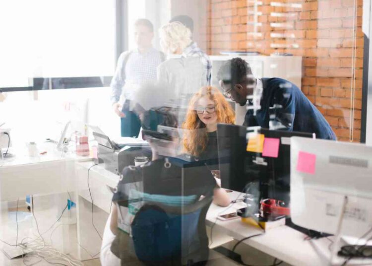 De impact van generatieve AI op de toekomst van uitzenders en arbeidsbemiddelaars