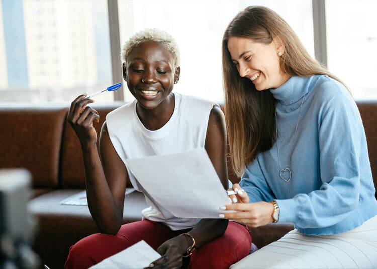 Bullhorn-rapport: recruitmentbureaus die AI gebruiken, verdubbelen hun kans op omzetgroei