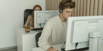 ADP-research: AI-gebruikers ervaren minder stress, maar voelen zich ook minder productief