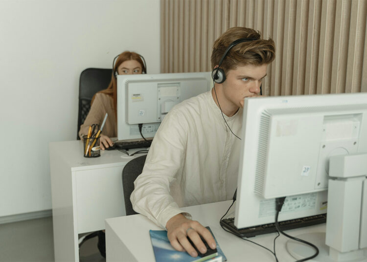 ADP-research: AI-gebruikers ervaren minder stress, maar voelen zich ook minder productief